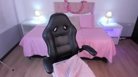 Lady  online show from February 10, 7:49 pm