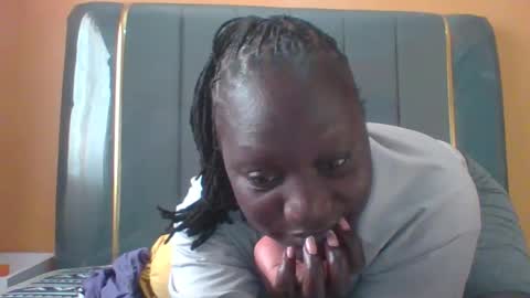 lindah32 online show from October 1, 9:36 am