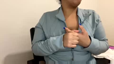 Snapshot of ladycinnabon chatting on December 2, 11:49 pm Stephanie online show from December 2, 11:49 pm