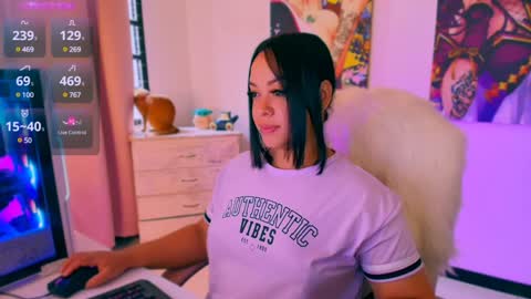 lalablack1_ online show from December 19, 9:16 pm