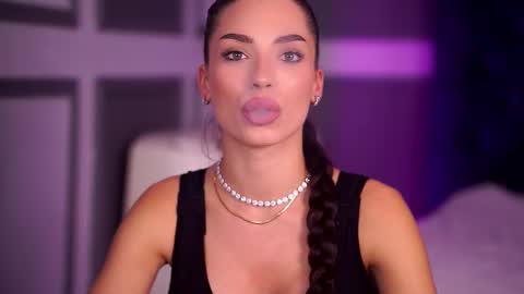 Lala online show from November 4, 9:31 pm