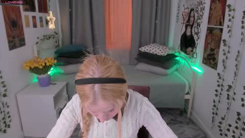 Laly online show from February 4, 3:47 pm