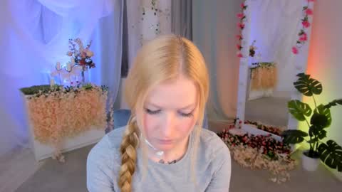 Laly online show from February 10, 5:09 pm