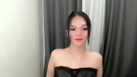 lanawyatt_ online show from September 22, 6:17 pm