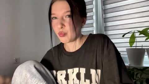 Sarah online show from February 16, 2:06 pm