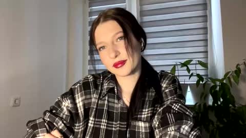 Sarah online show from February 18, 2:27 pm