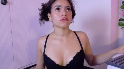 Lara Gill online show from November 7, 3:17 pm