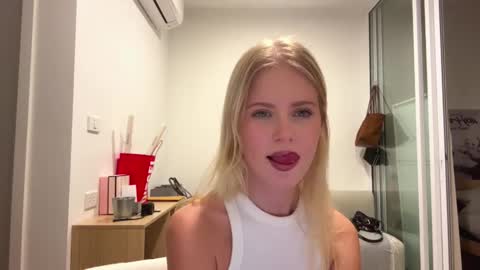 Stella online show from February 6, 10:18 am