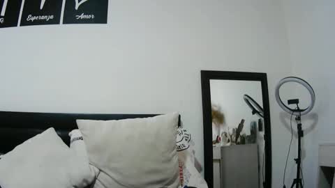 latiinvenushot online show from September 29, 6:35 pm