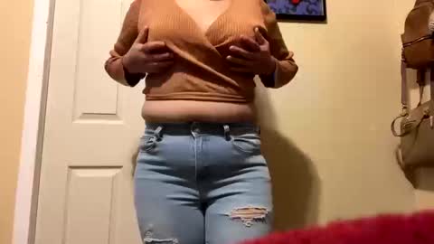 latinabby29 online show from October 20, 3:31 am