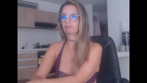 latinpaprika online show from November 25, 11:23 am