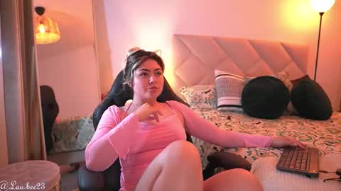 Laura online show from September 23, 5:33 pm