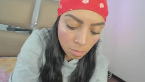 laura__js_ online show from February 21, 9:32 pm