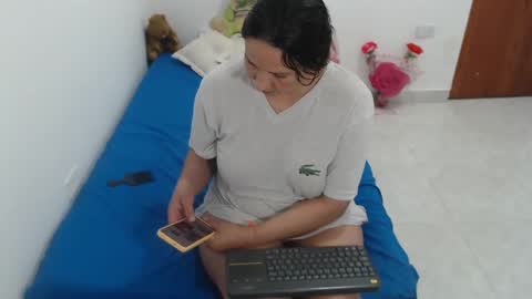 laura_foxx2379 online show from November 13, 2:21 am