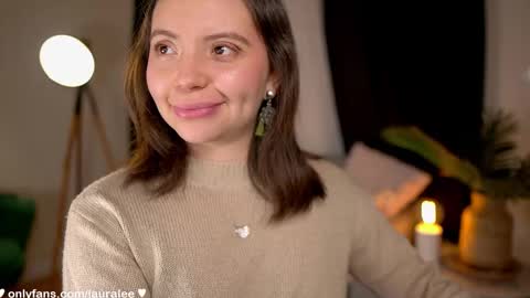 Laura Lee. online show from September 12, 2:01 am