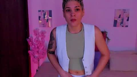 Snapshot of laura_r23 chatting on October 24, 5:31 pm Laura Rose online show from October 24, 5:31 pm