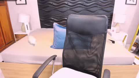 Laura online show from October 17, 5:38 pm