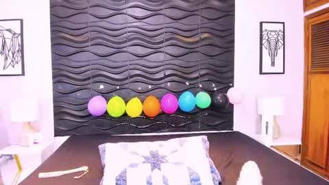 Laura online show from December 5, 12:28 pm