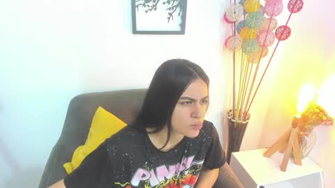 LAURA SOE online show from January 4, 12:59 pm