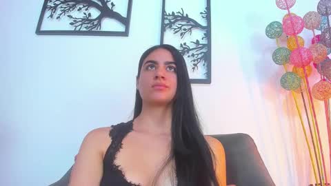 LAURA SOE online show from February 18, 3:10 pm