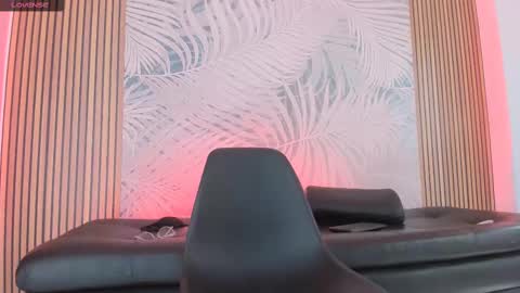 Snapshot of laurarossi_nova chatting on February 13, 3:03 pm Laura online show from February 13, 3:03 pm