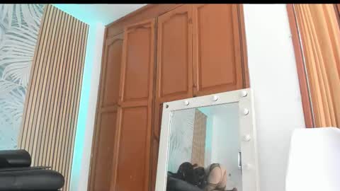 Snapshot of laurarossi_nova chatting on September 20, 2:59 pm Laura online show from September 20, 2:59 pm