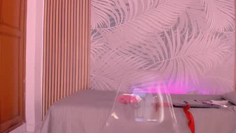 Snapshot of laurarossi_nova chatting on January 13, 1:28 pm Laura online show from January 13, 1:28 pm