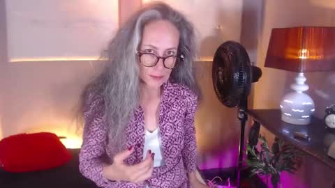 Laura Sofia online show from February 3, 6:33 am