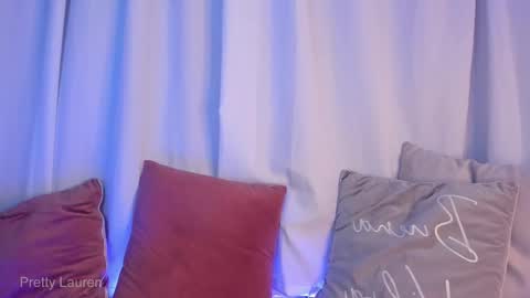 laurenn__1 online show from February 15, 3:42 am