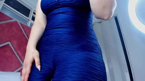 LauryJonson  online show from January 4, 12:27 am