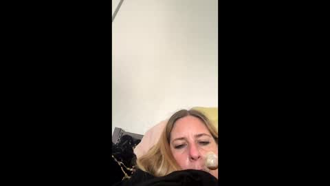 lauu3ren online show from November 12, 6:50 pm