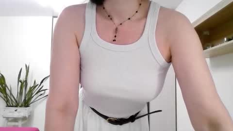 Snapshot of lavender_victoria chatting on October 21, 5:39 pm Diana online show from October 21, 5:39 pm