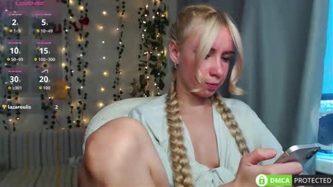 Mia online show from October 17, 12:52 pm