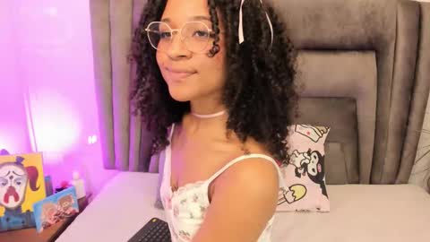 layla_clarke online show from September 16, 4:42 am