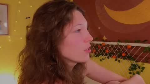 Snapshot of lea_belle_ chatting on October 23, 4:35 pm Lea online show from October 23, 4:35 pm