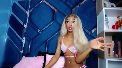 lea sewwtly online show from September 18, 1:53 pm