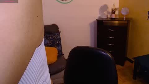 Snapshot of leah_666 chatting on February 11, 12:58 pm leah 666 online show from February 11, 12:58 pm