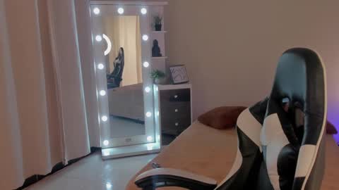 leahaltomm online show from March 6, 6:48 pm