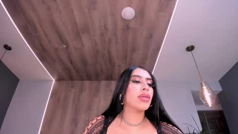 leahlombardi_ online show from November 28, 6:38 am