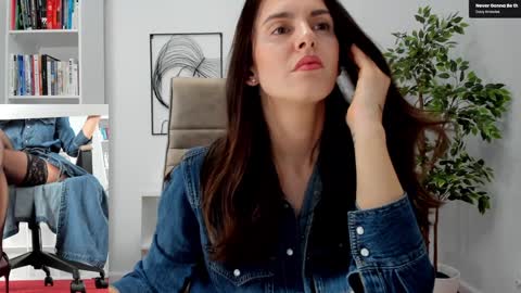 Elle  online show from January 14, 1:49 pm