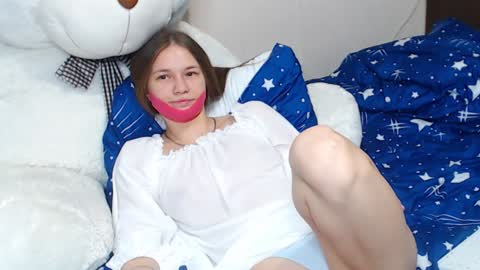 leila_bambi_ online show from January 27, 7:35 am