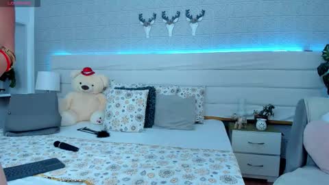   online show from January 6, 8:45 pm