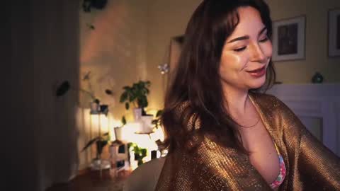 Snapshot of leonamell chatting on February 7, 10:20 pm Leo online show from February 7, 10:20 pm