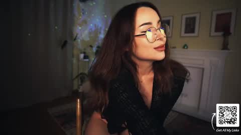 Snapshot of leonamell chatting on February 19, 7:38 pm Leo online show from February 19, 7:38 pm