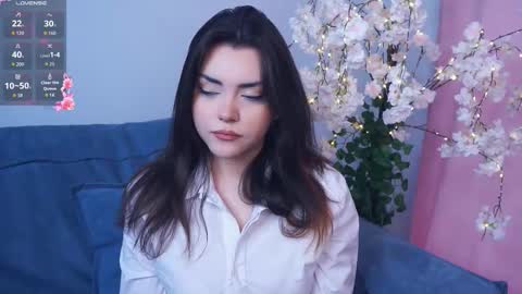 Mia online show from November 21, 8:38 am