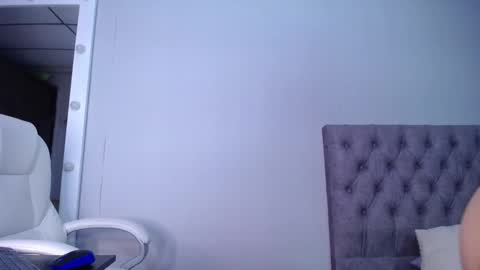 leonidas_latins online show from December 15, 12:10 pm