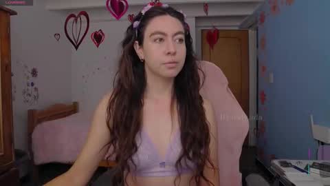 Snapshot of leslie9669 chatting on February 18, 3:32 pm Lesly online show from February 18, 3:32 pm