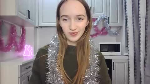  LESLIE   online show from December 16, 8:05 pm