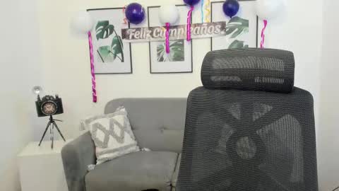 Lesly  online show from February 11, 8:20 pm