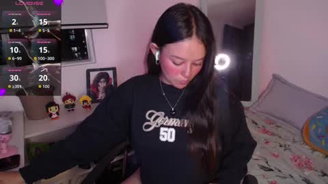 Lexie Thompson   8pm  0000am -5 online show from October 16, 12:35 am